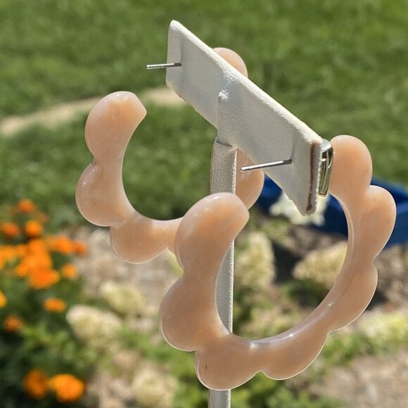 Soft Pink Resin Scalloped Hoop Earrings, Excellent Condition, No Backs/Stops - Picture 4 of 9